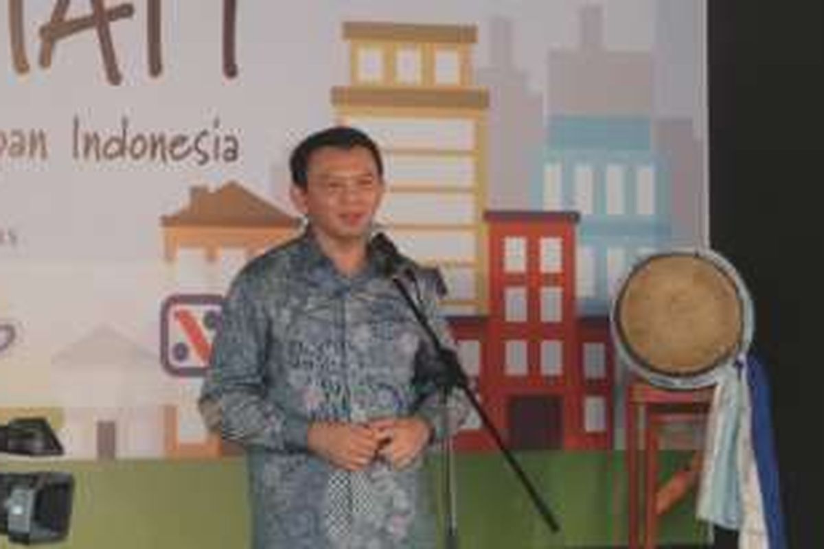 Gubernur DKI Jakarta Basuki Tjahaja Purnama saat memberi sambutan dalam sebuah acara yang diselenggarakan di Rusun Pesakih, Daan Mogot, Jakarta Barat, Sabtu (5/3/2016). 