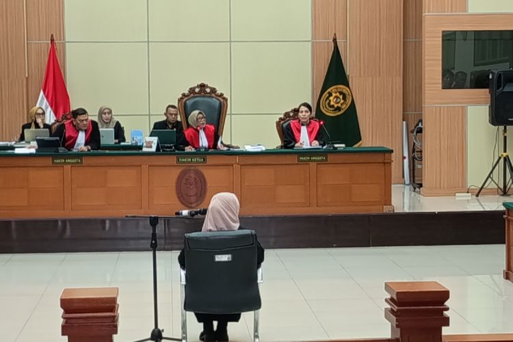 Dokter Tifa Didakwa soal Tuduhan Ijazah Palsu, 