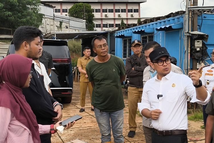 Lumpur Proyek Pool Taksi di Ciater Meluber ke Jalan, Wakil Walkot Tangsel: Harus Punya Drainase Sendiri