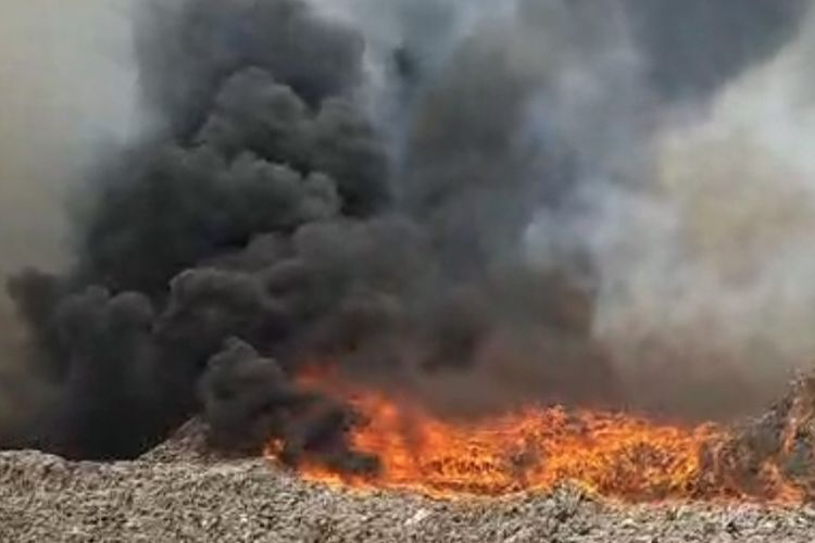 TPA Jatiwaringin Tangerang Kebakaran, Asap Hitam Membumbung Tinggi