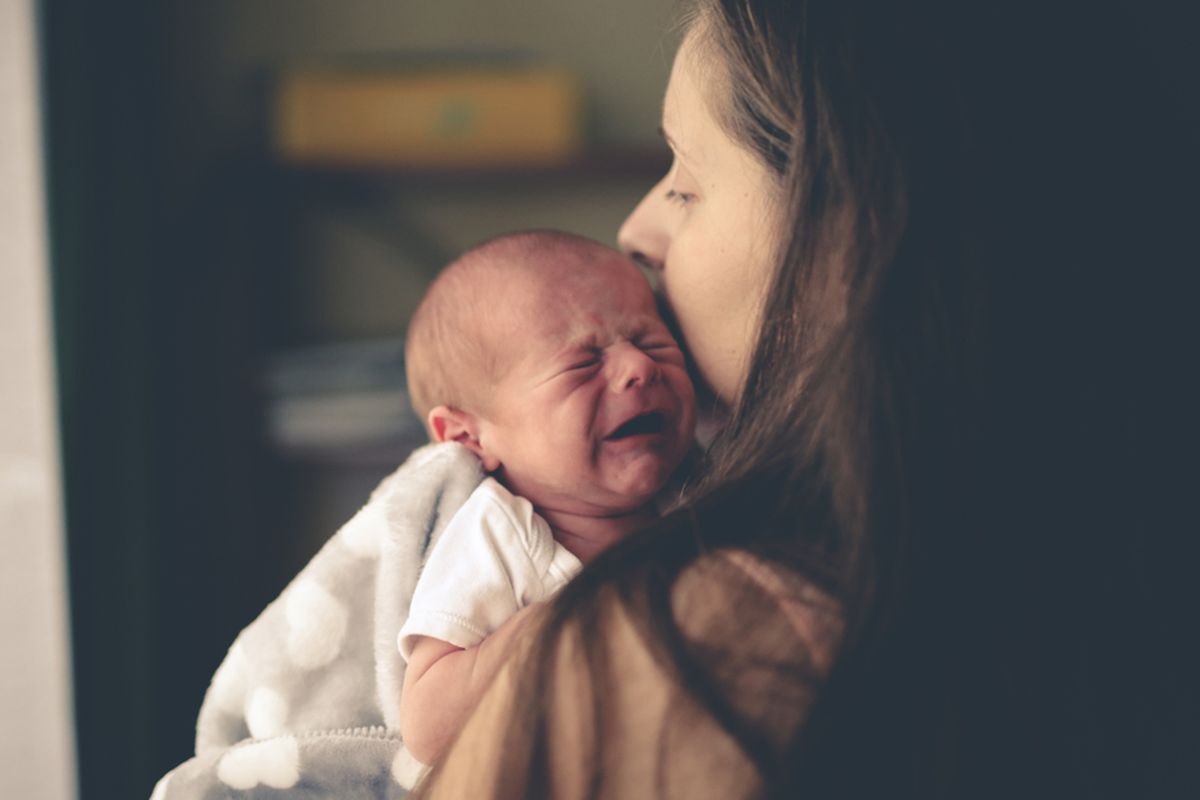 Sifilis dapat menular ke bayi dalam kandungan. Kondisi ini disebut sebagai sifilis kongenital, yang dapat menyebabkan risiko yang fatal pada bayi.