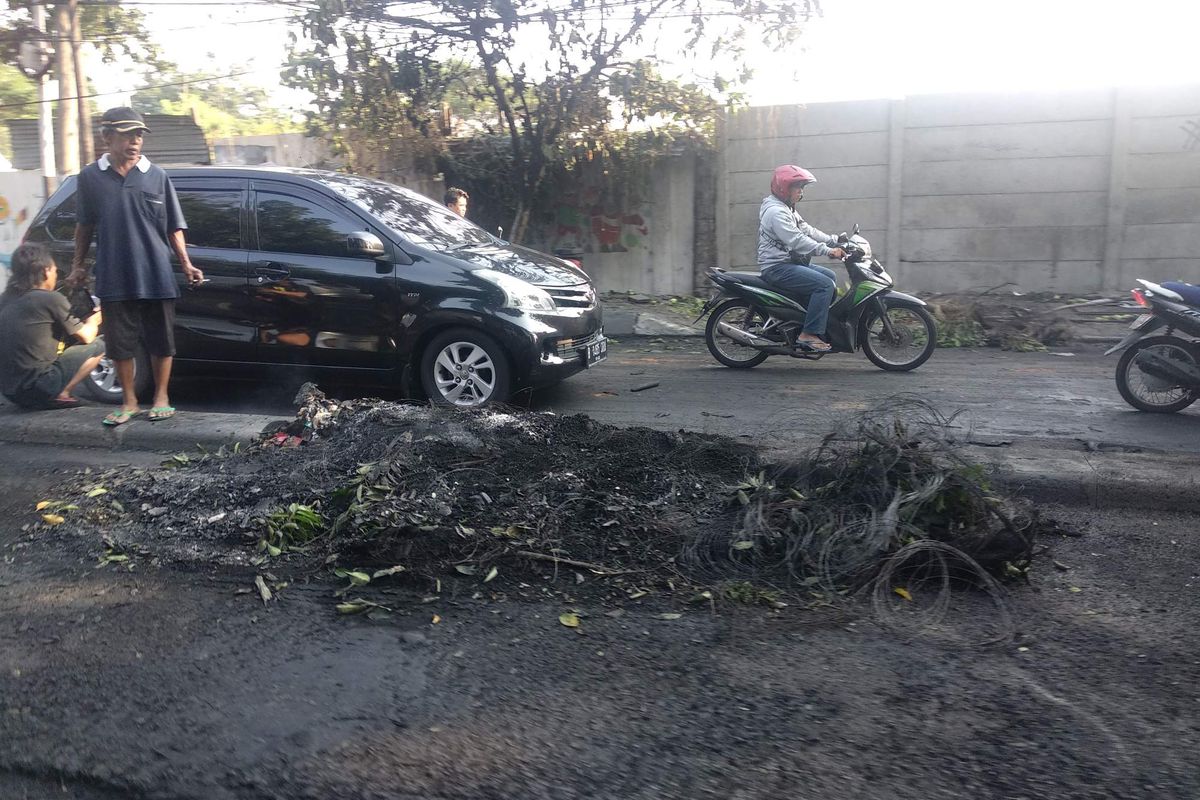 Kondisi Jalan Slipi I dari arah flyover Slipi tepatnya di depan gang Kota Bambu Selatan IV, Kamis (23/5/2019).