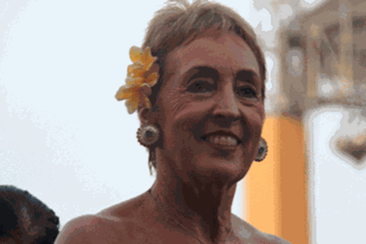 Wisatawan asing ikut memeriahkan Nusa Dua Fiesta ke-15 dalam parade yang digelar dari pelataran kawasan Nusa Dua menuju Pulau Peninsula, Jumat (2/11/2012). 