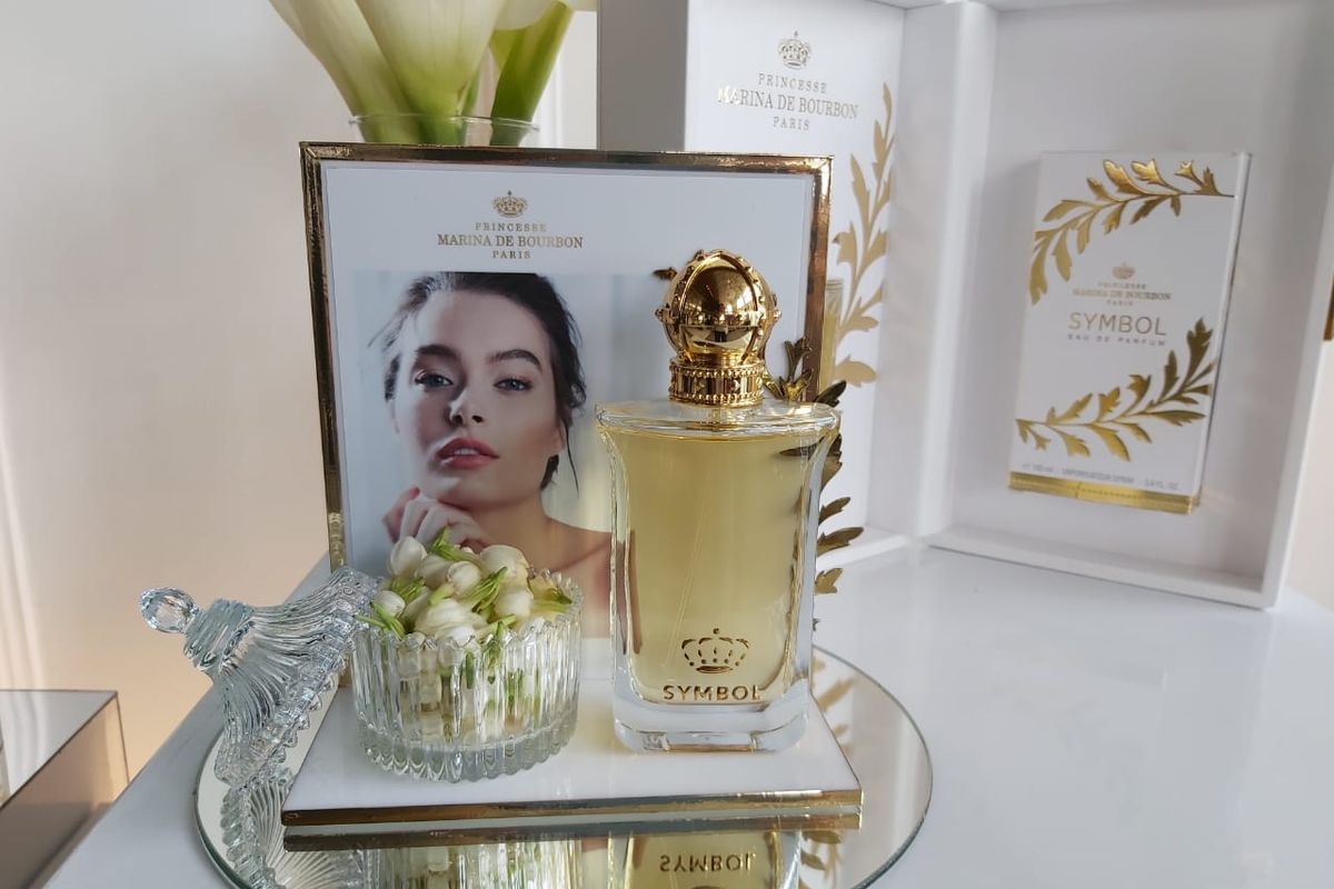 Parfum dengan keharuman bunga yang feminin dari Marina de Bourbon.