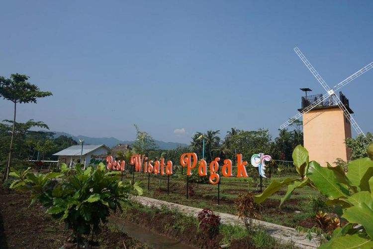 Menara Kitiran ikon wisata di Desa Pagak, Banjarnegara, Jawa Tengah