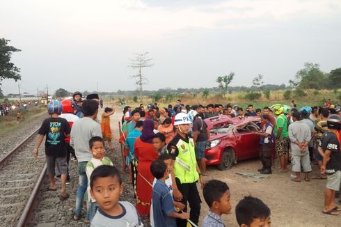 Fakta Kecelakaan Kereta Tabrak Mobil Datsun, Terpental 15 Meter hingga Pelintasan KA Sering Makan Korban