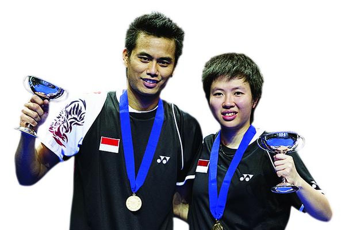 TONTOWI AHMAD - LILIYANA NATSIR