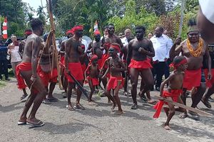 Menanti Kemunculan Anggota DPR dari Masyarakat Adat...
