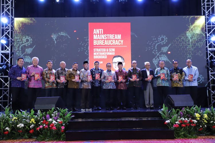 Menpan-RB Abdullah Azwar Anas saat berada di Forum Diskusi Kinerja Reformasi Birokrasi Indonesia, dan Peluncuran Buku Anti Mainstream Bureaucracy di Jakarta, Kamis (10/10/2024).