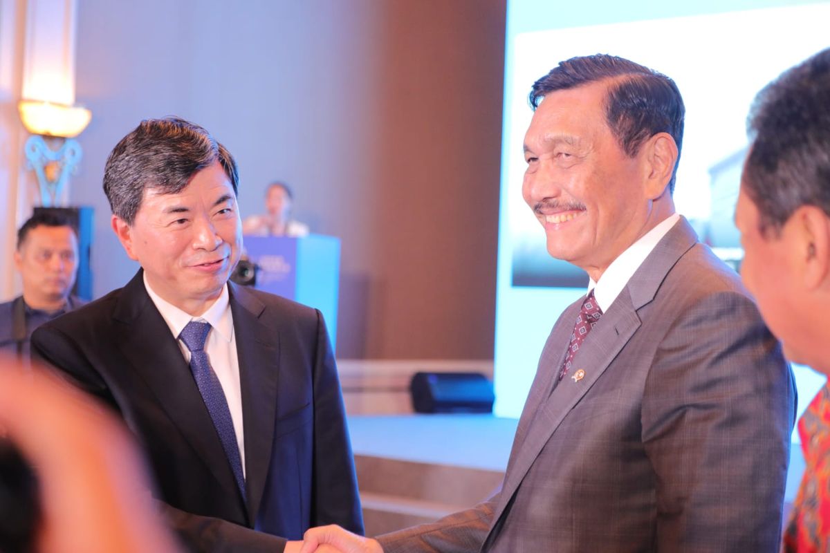 Menteri Koordinator Bidang Kemaritiman dan Investasi, Luhut B. Pandjaitan menghadiri acara China–Indonesia Two Countries Twin Parks Economic and Trade Cooperation Promotion Conference yang diadakan di Jakarta, pada Selasa (9/5/2023). 