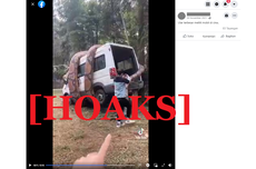 [HOAKS] Ular Raksasa Melilit Sebuah Mobil Van Putih