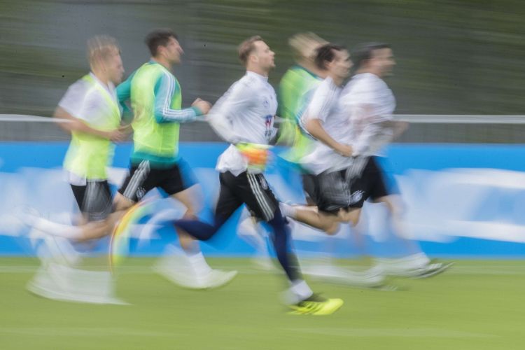 Suasana latihan tim nasional Jerman yang dipimpin pelatih kepala, Joachim Loew di CSKA Sport Bas, Vatutinki, Rabu (13/6/201). 