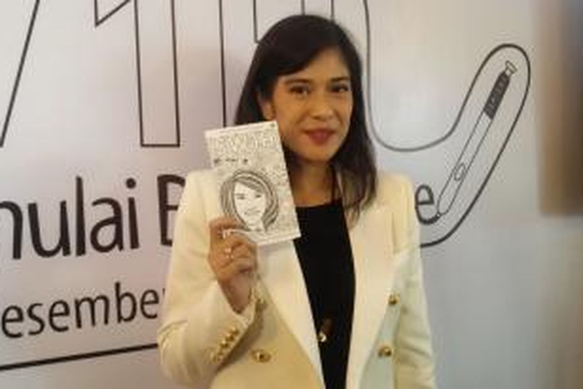 Dian Sastrowardoyo diabadikan usai peluncuran buku 5W1H Jurus-jurus Memulai Bisnis Online di The Hook, Jakarta Selatan, Selasa (8/12/2015).