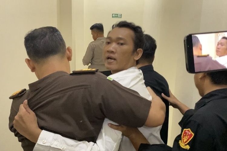 Terdakwa Pembunuhan Sekeluarga Indramayu Berontak di Sidang: Saya Bukan Pelaku