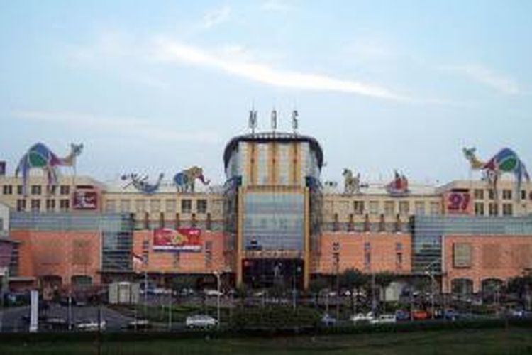 Kelapa Gading Kepala Naga Yang Punya Empat Pusat Belanja