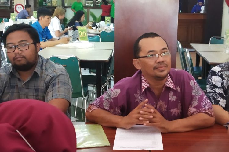 Paguyuban Warga Solo Peduli Pemilu (PWSPP) menyampaikan keberatannya atas pencalonan Gibran Rakabuming Raka sebagai wali kota Surakarta pada Pilkada Solo 2020 di Solo, Jawa Tengah, Selasa (10/12/2019).