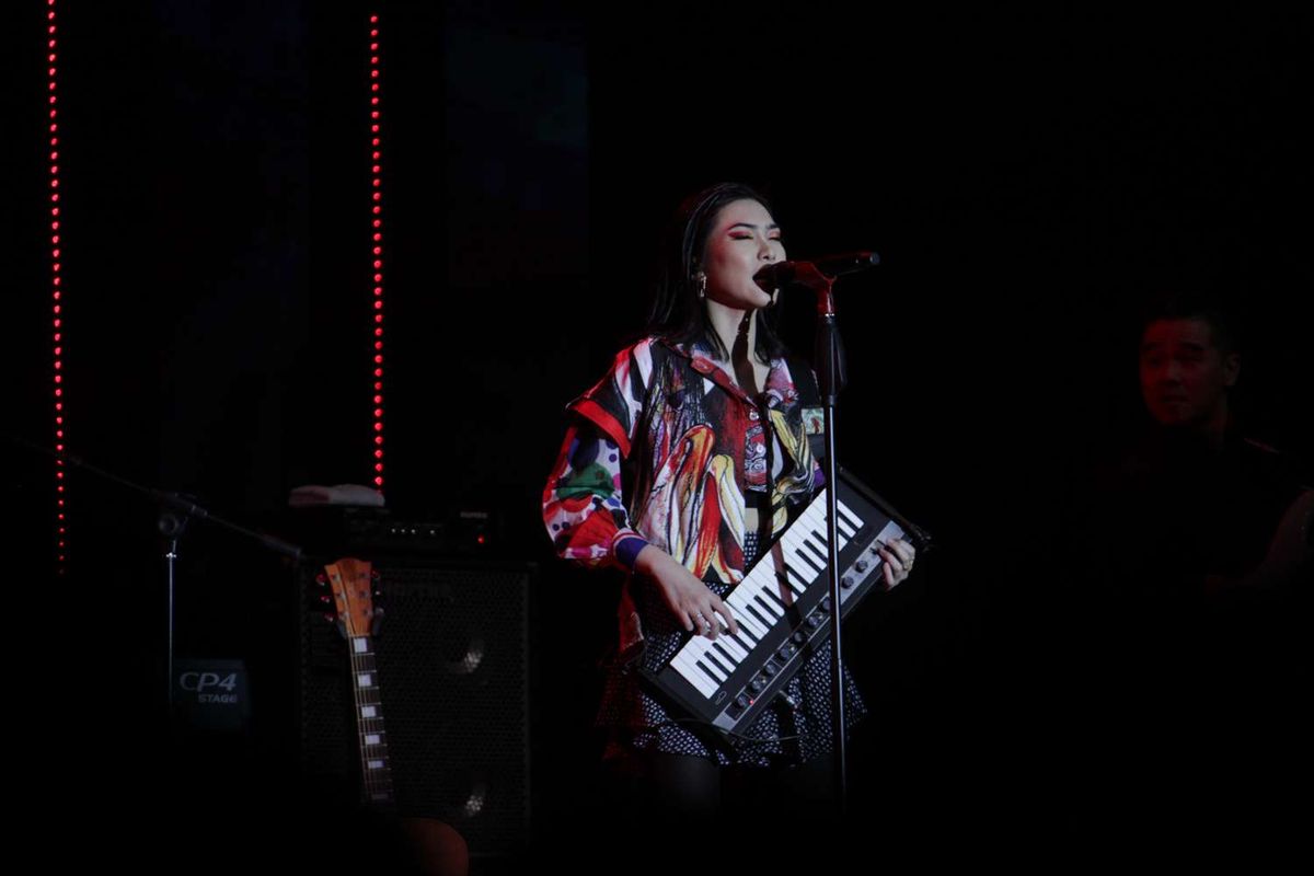 Artis Isyana Sarasvati  tampil di Java Jazz Festival 2020 yang digelar di JIExpo, Kemayoran, Jakarta Pusat, Jumat (29/2/2020) Isyana membawakan album barunya yang berjudul Lexicon.