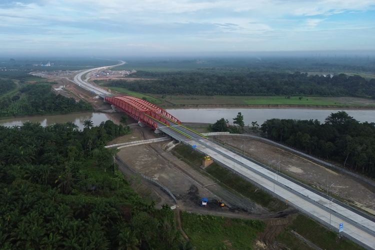 PT Hutama Karya (Persero) telah mengoperasikan secara fungsional Tol Bangkinang-Koto Kampar sepanjang 24,7 Km dan Tol Binjai-Langsa Seksi Kuala Bingai-Tanjung Pura sepanjang 19 Km selama momen libur Natal dan tahun baru 2023/2024.