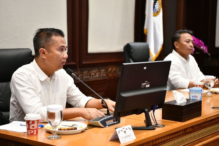 Sertijab Gubernur Jabar ke Dedi Mulyadi, Bey: Saya Lega Akhirnya Bisa Lepas Tugas