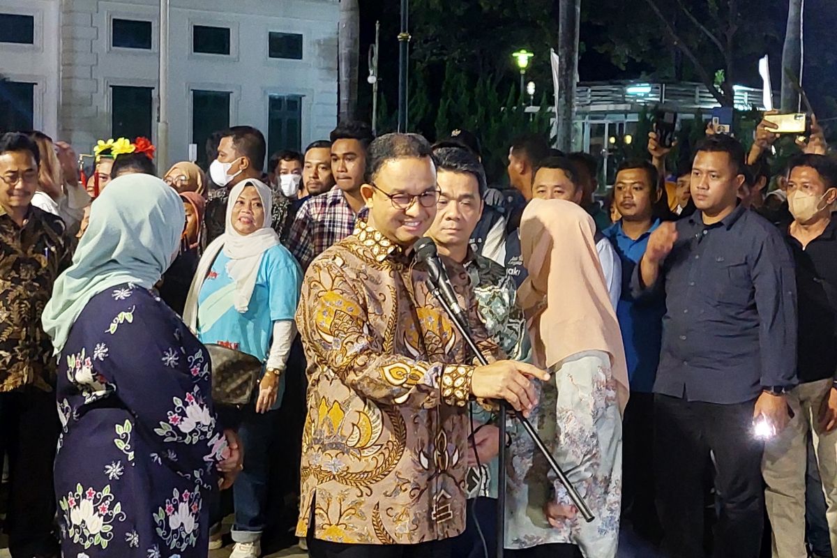 Gubernur DKI Jakarta Anies Baswedan ketika berada di Kawasan Kota Tua, Jakarta Barat, Minggu (9/10/2022) malam.