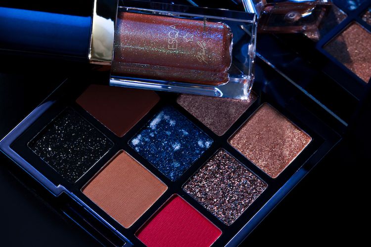 Midnight Affair Eye Shadow Palette dari ESQA.