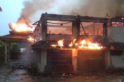 Kantor Disduknaker Batam Terbakar Diduga Akibat Petir