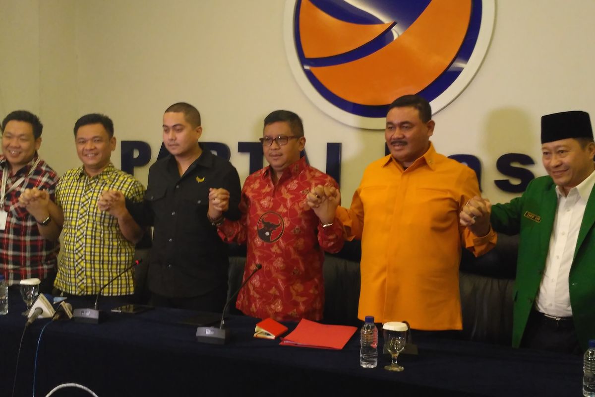 Dari Kanan ke kiri: Wakil Ketua Umum PPP Humprey Djemat, Wakil Ketua tim pemenangan Muhammad Sangaji, Sekretaris Jenderal PDI-P Hasto Kristiyanto, Sekretaris DPW DKI Jakarta Partai Nasdem Wibi Andriano, Sekretaris tim pemenangan TB Ace Hasan Syadzily, dan Bendahara tim pemenangan Charles Honoris