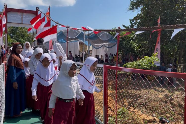Jembatan Perintis Garuda Permudah Akses Siswa di Sumenep