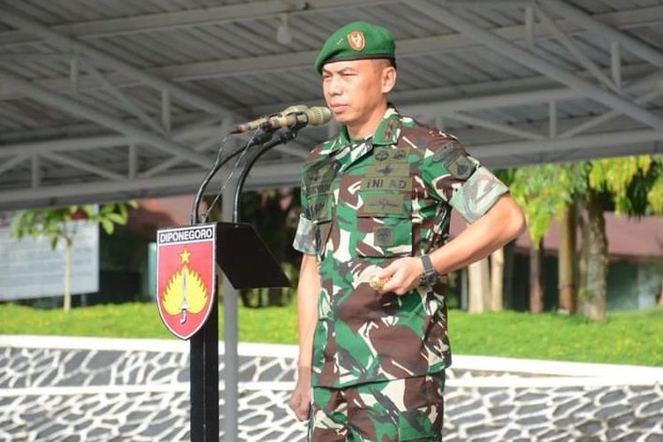 Pangdam IV/Diponegoro Mayjen Deddy Suryadi tengah memberikan pengarahan ke prajuritnya.