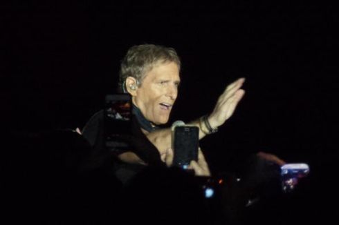 Michael Bolton Tertidur Ketika Siaran Langsung di Televisi