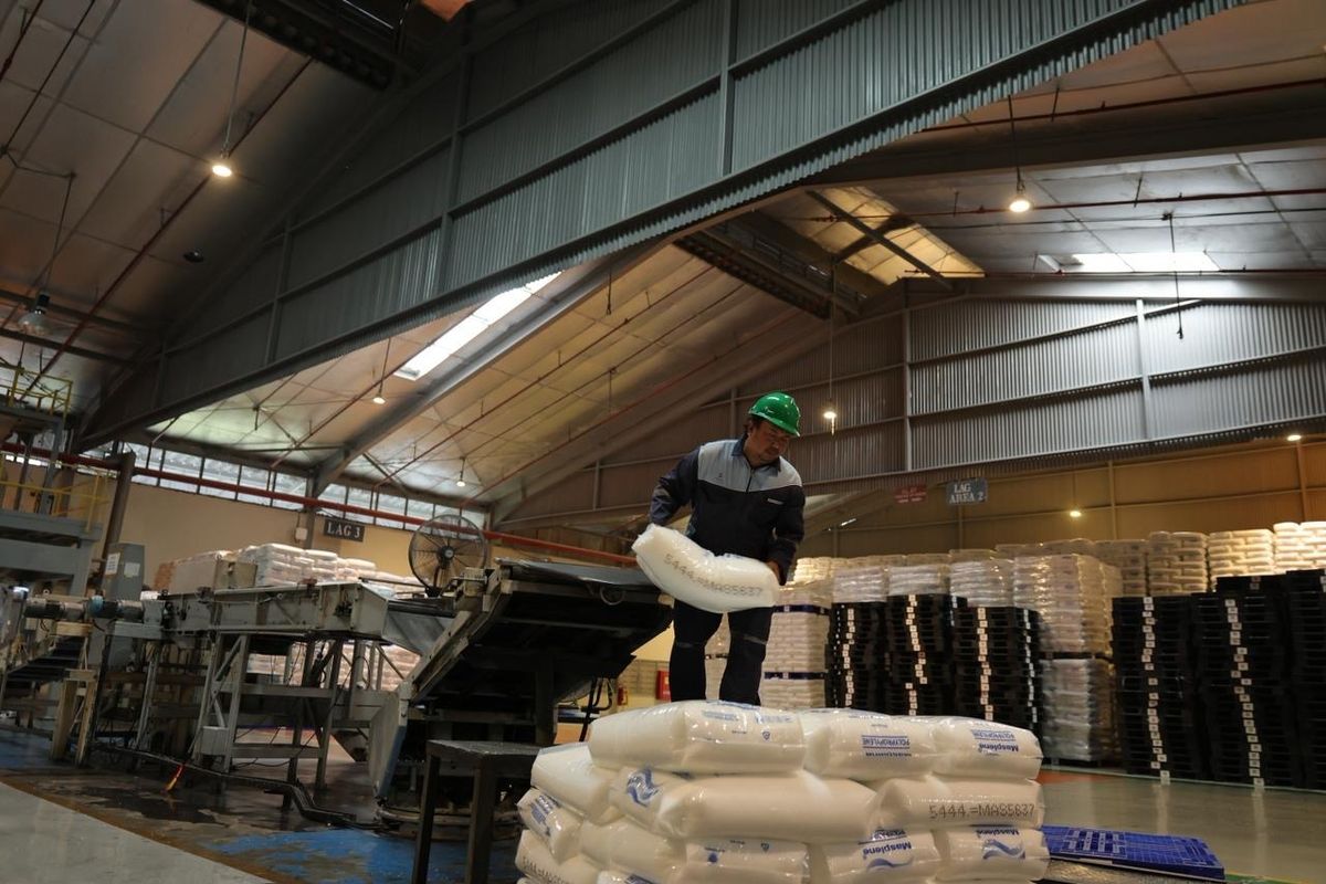 Suasana Polytama Propindo di Balongan, Indramayu, Jawa Barat, Jumat (30/01/2026).