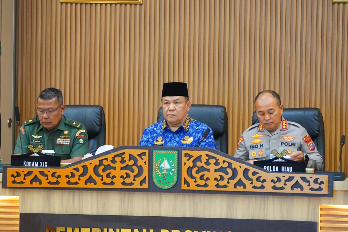 Pelaksana Tugas (Plt) Gubernur Riau SF Hariyanto menghadiri rapat virtual yang dipimpin Menteri Dalam Negeri (Mendagri) Muhammad Tito Karnavian.