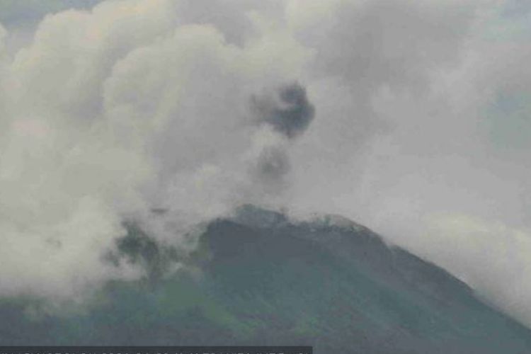 Visual Gunung Ile Lewotolok pada Selasa (9/4/2024)
