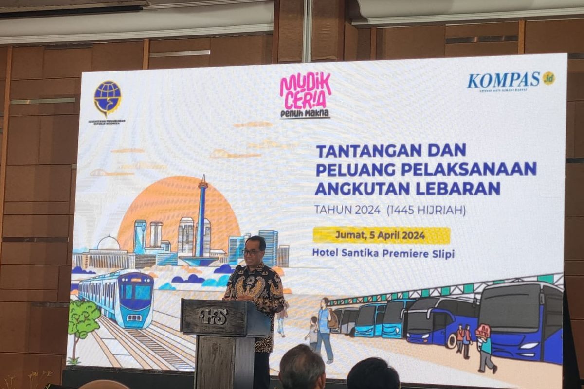 Menteri Perhubungan Budi Karya Sumadi saat membuka FGB Mudik Ceria Penuh Makna di Hotel Santika Premiere, Jakarta, Jumat (5/4/2024). 