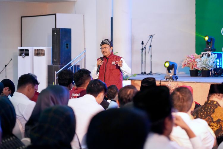 Menteri Sosial Gus Ipul menerima masukan dalam kegiatan dialog bersama pilar-pilar sosial dari Kabupaten Ponorogo, Pacitan, dan Trenggalek, Jawa Timur, Senin (4/8/2025).