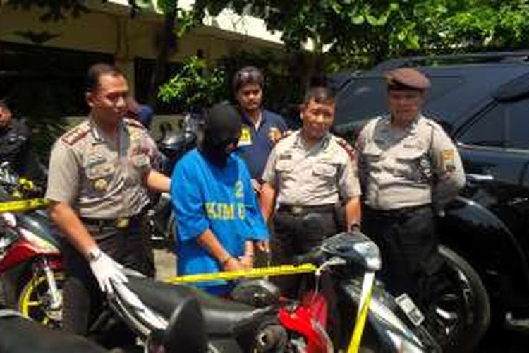 : Sumadi bin Nomo Karyo (47) warga dusun Pundungputih, Kelurahan   Gedanganak, Ungaran Timur, Kabupaten Semarang ditangkap aparat polsek Pabelan   atas dugaan penggelapan sepeda motor milik El, warga Kaliwungu. 