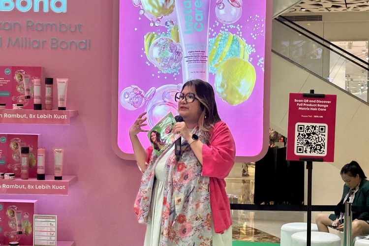 Brand General Manager Matrix, Ester Rianda dalam acara The Launch of Matrix New Care #realfoodforhair di Gandaria City, Jakarta Selatan, Jumat (29/8/2025).