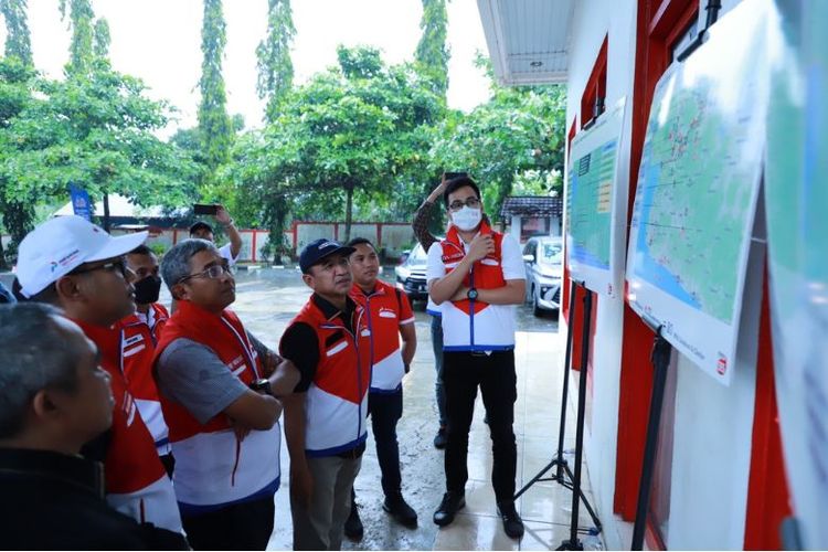 Direktur Logistik dan Infrastruktur Pertamina Erry Widiastono dalam kegiatan Management Walkthrough (MWT) di jalur Pantai Selatan (Pansela) Jawa Barat (Jabar), Rabu (28/12/2022).