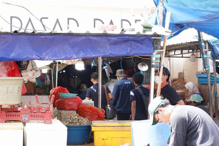 Ilustrasi Laskar rempah mengunjungi Pasar Pabean di Surabaya, Jawa Timur.