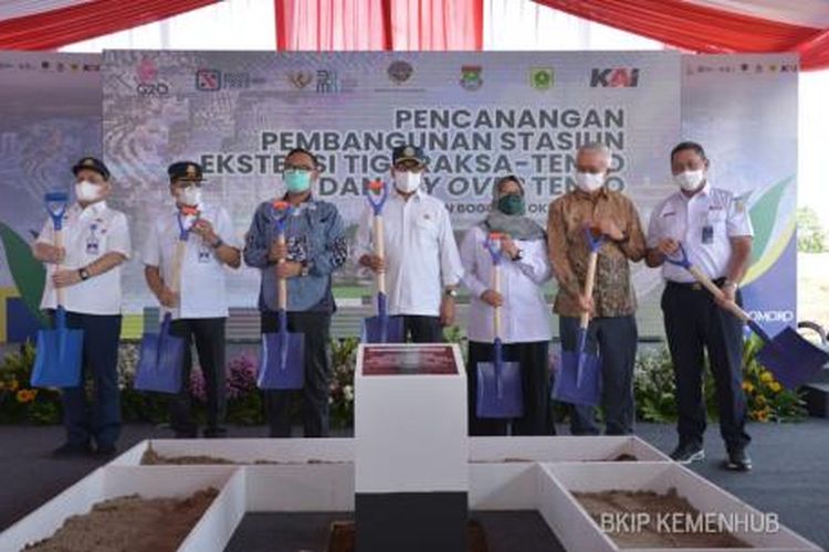 Menteri Perhubungan Budi Karya Sumadi saat hadir dalam acara pencanangan pengembangan Stasiun ekstensi Tigaraksa dan pembangunan Flyover di Tenjo, Kabupaten Bogor, Sabtu (15/10/2022), 