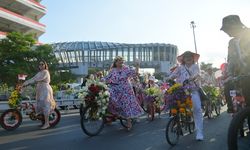 Semarang Merdeka Flower Festival 2024 Berlangsung Lebih Meriah, Ada Pawai Sepeda hingga Mobil Berhias Bunga