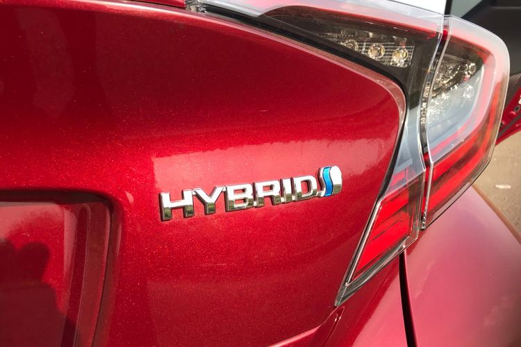 Test Drive Toyota C-HR Hybrid