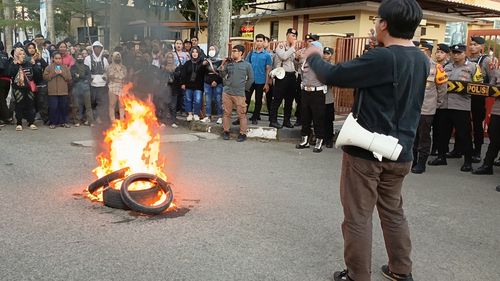 Polres Disebut Bisa Buka Sirekap, Massa Demo di Mapolresta Bandung