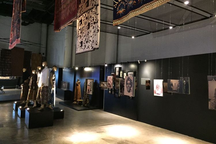 Koleksi kain batik di Museum Batik Indonesia