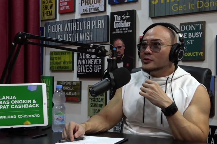 Deddy Corbuzier saat menceritakan Syekh Ali Jaber