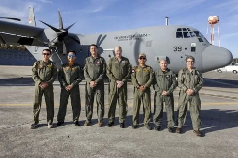 6 Penerbang TNI AU Jalani Uji Terbang Pesawat C-130J-30 Super Hercules