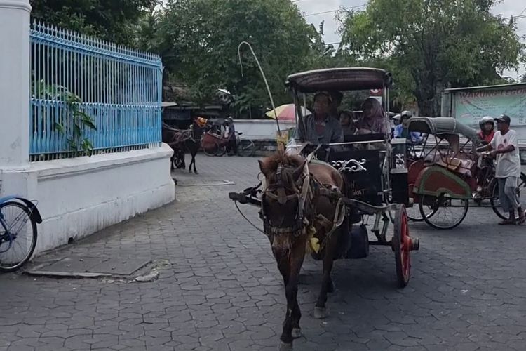 Wisata Naik Andong di Keraton Surakarta Hadiningrat Kota Solo.