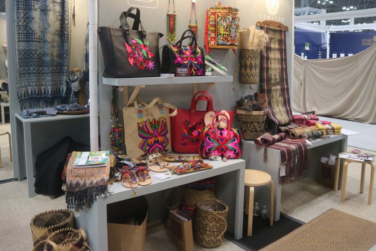 Pameran handmade, craft, and gift New York Now di Jacob Javits Convention Center, Manhattan, New York, Senin (13/8/2018). Indonesia melalui Badan Ekonomi Kreatif mengirim delapan pelaku UMKM handmade untuk ikut pameran tersebut. 