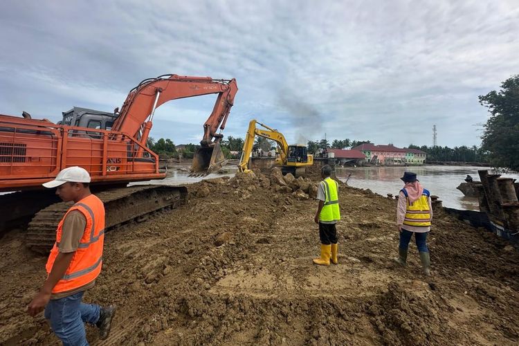Kementerian Pekerjaan Umum (PU) tengah mempercepat penanganan infrastruktur jalan dan jembatan yang rusak akibat banjir dan tanah longsor di Pulau Sumatera yakni Provinsi Aceh, Sumatera Utara (Sumut), serta Sumatera Barat (Sumbar).