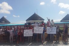 Ratusan Warga Demo di Kantor Bupati Manggarai NTT, Tuntut Perluasan Jaringan Listrik Masuk Desa